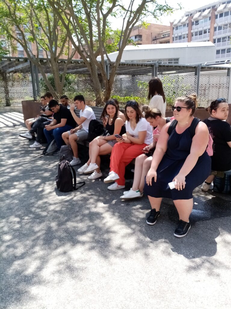 En attendant le car